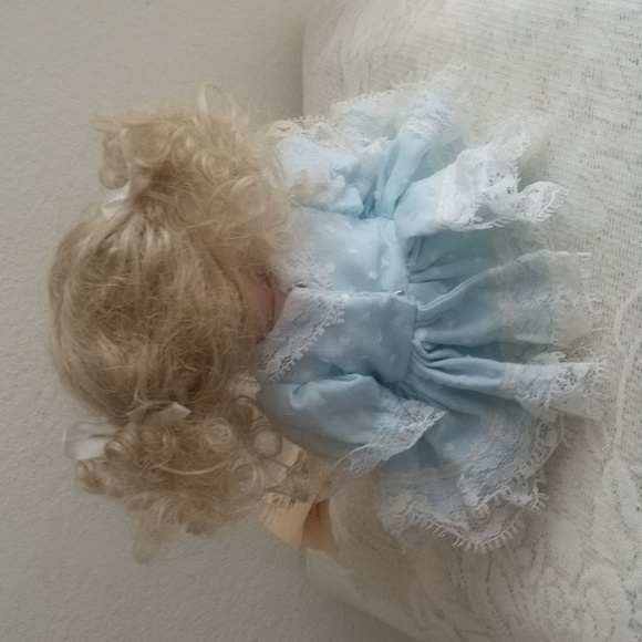 Reproduction Just Me  Miniature Porcelain  Doll Jointed Full Body  Blue 9" - Picture 3 of 14